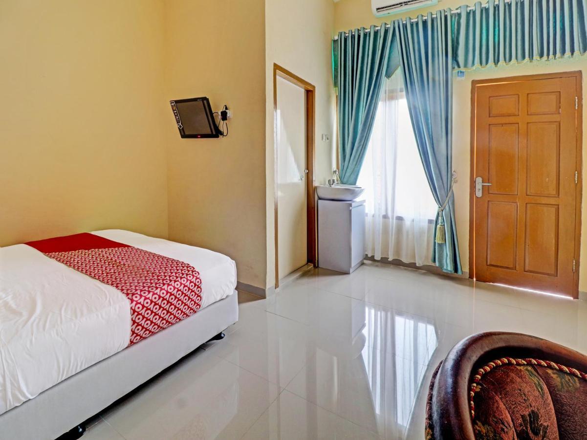 Hotel Oyo 90945 Arizon Kost Jambi Esterno foto